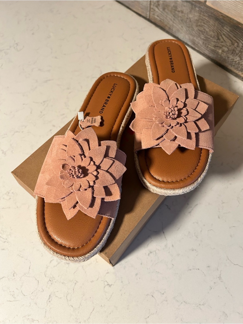 NIB🍀 Lucky Brand Pinita Suede Leather Flower Slide Sandals in Bellini - Picture 11 of 14